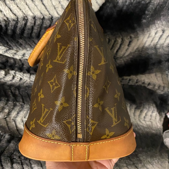 Louis Vuitton Vintage Alma Bag - Picture 4 of 16